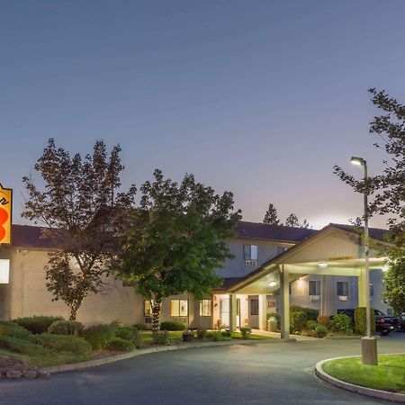 Super 8 By Wyndham Bend Hotel Ngoại thất bức ảnh
