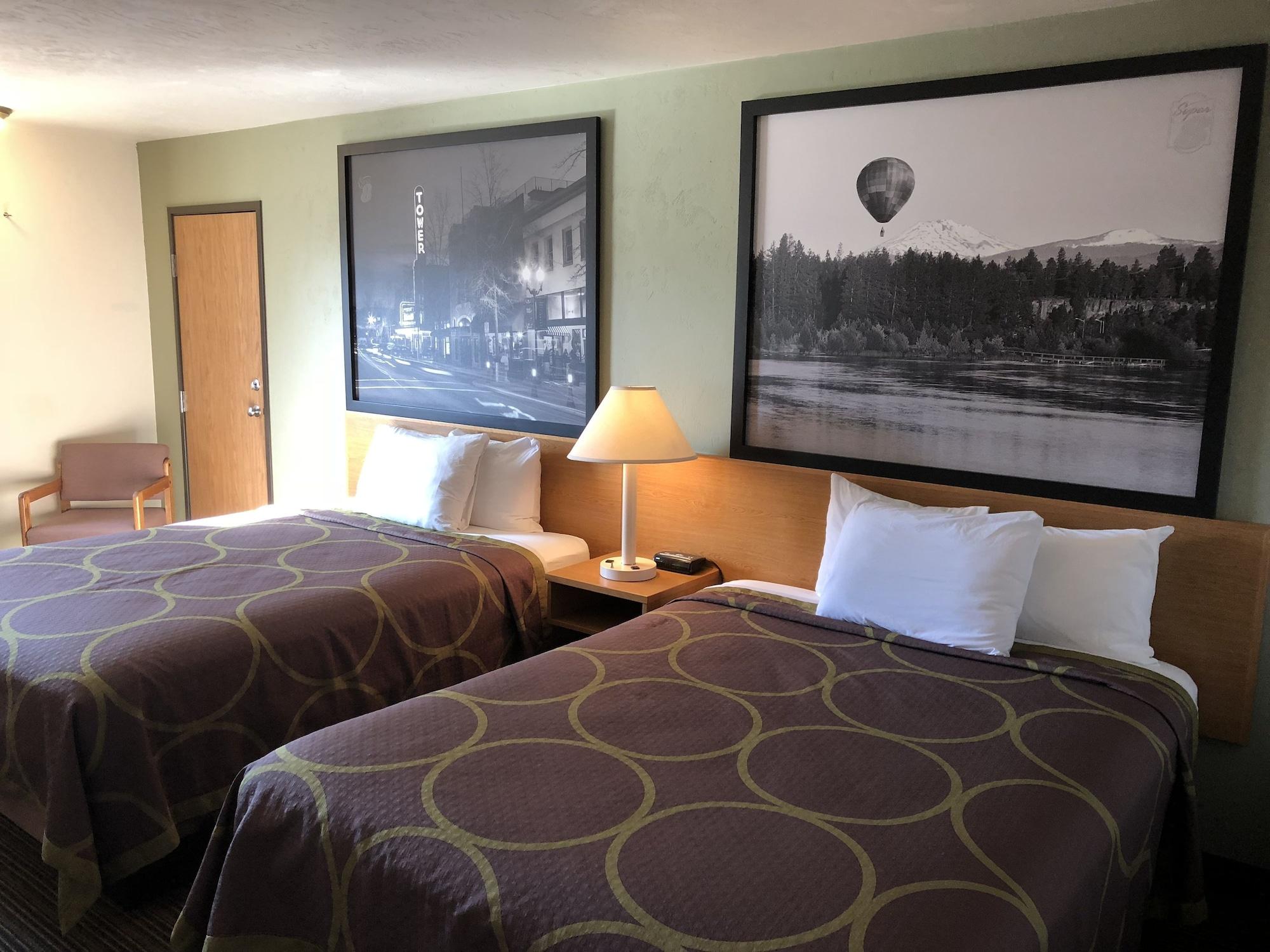 Super 8 By Wyndham Bend Hotel Ngoại thất bức ảnh
