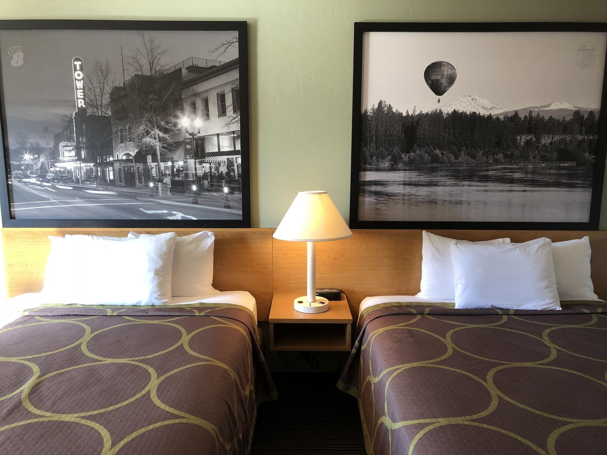 Super 8 By Wyndham Bend Hotel Ngoại thất bức ảnh