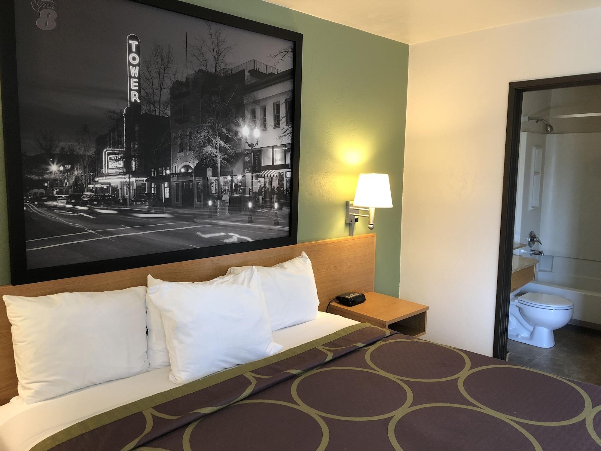 Super 8 By Wyndham Bend Hotel Ngoại thất bức ảnh