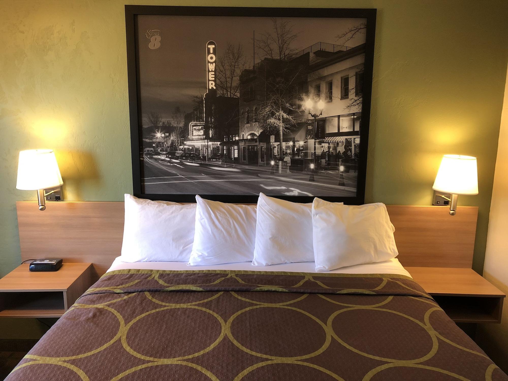Super 8 By Wyndham Bend Hotel Ngoại thất bức ảnh