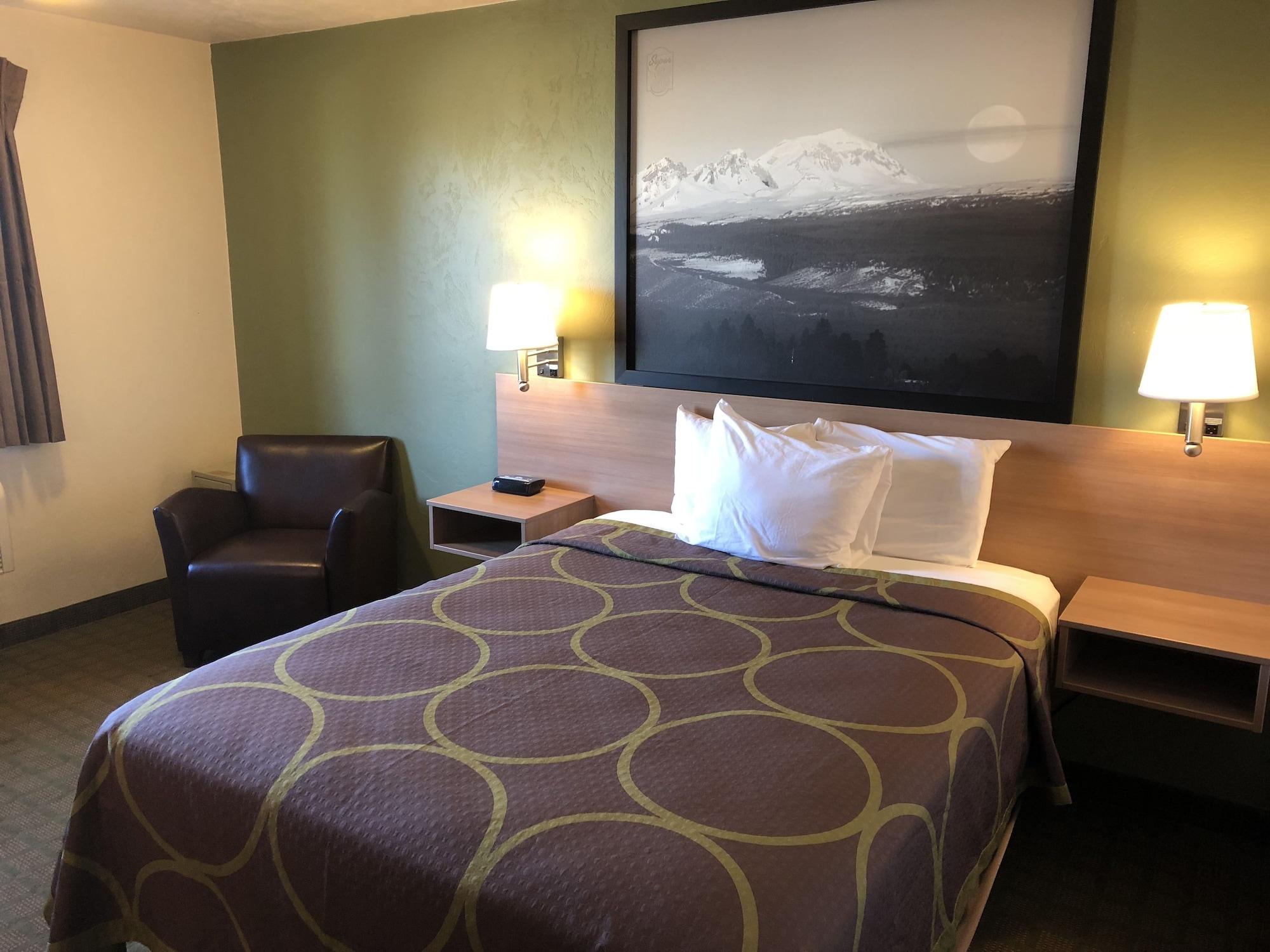 Super 8 By Wyndham Bend Hotel Ngoại thất bức ảnh