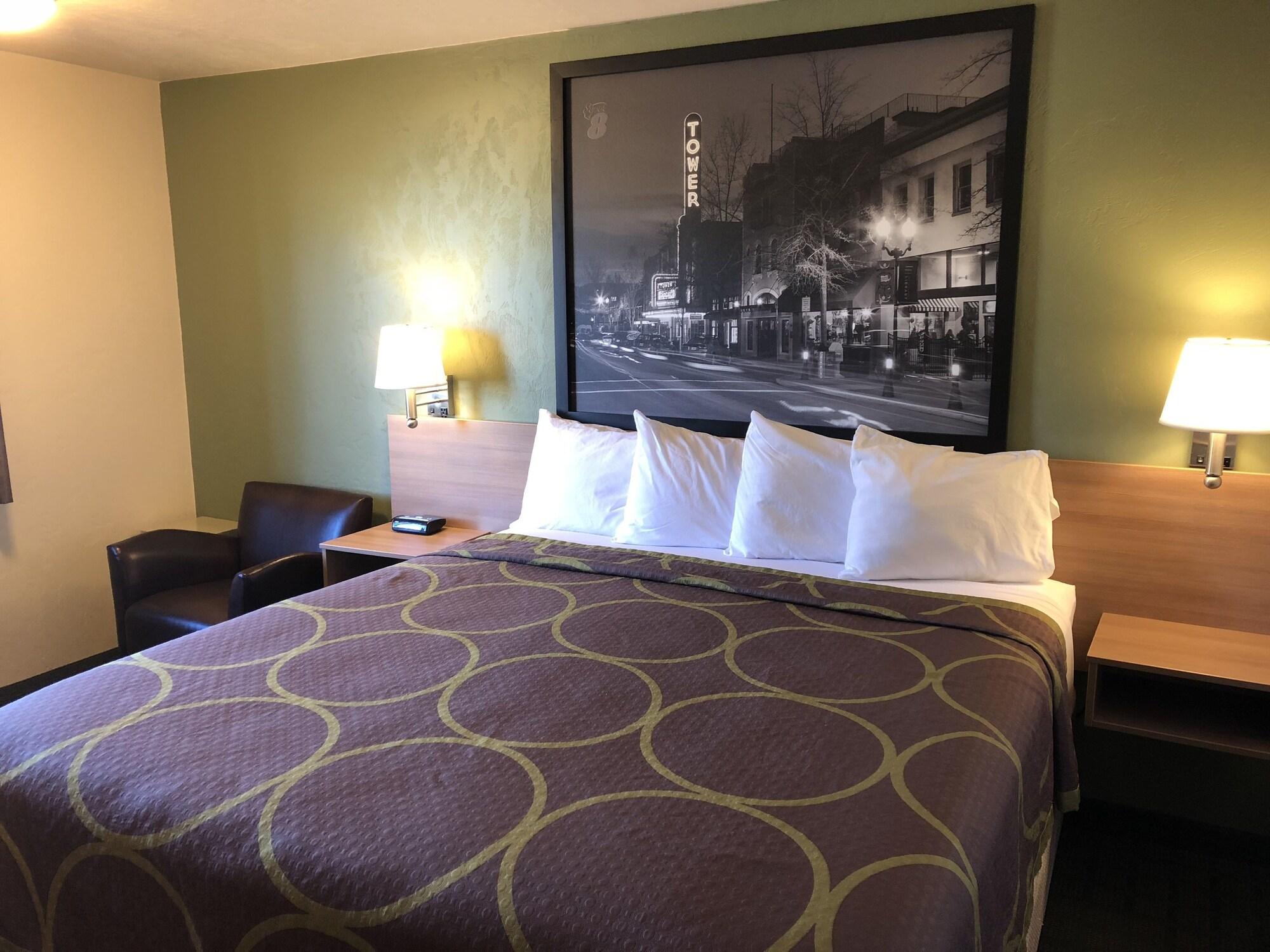 Super 8 By Wyndham Bend Hotel Ngoại thất bức ảnh