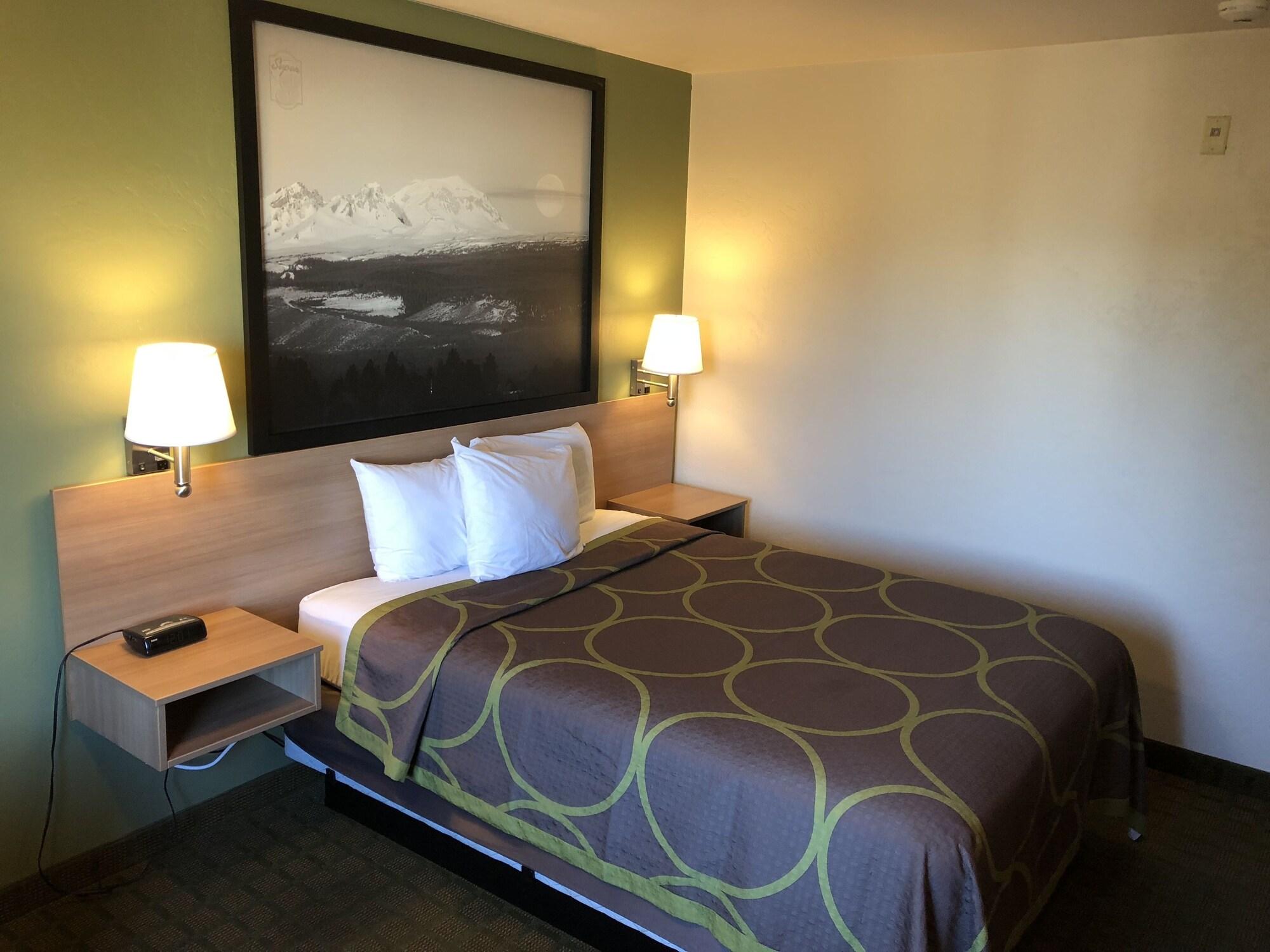 Super 8 By Wyndham Bend Hotel Ngoại thất bức ảnh