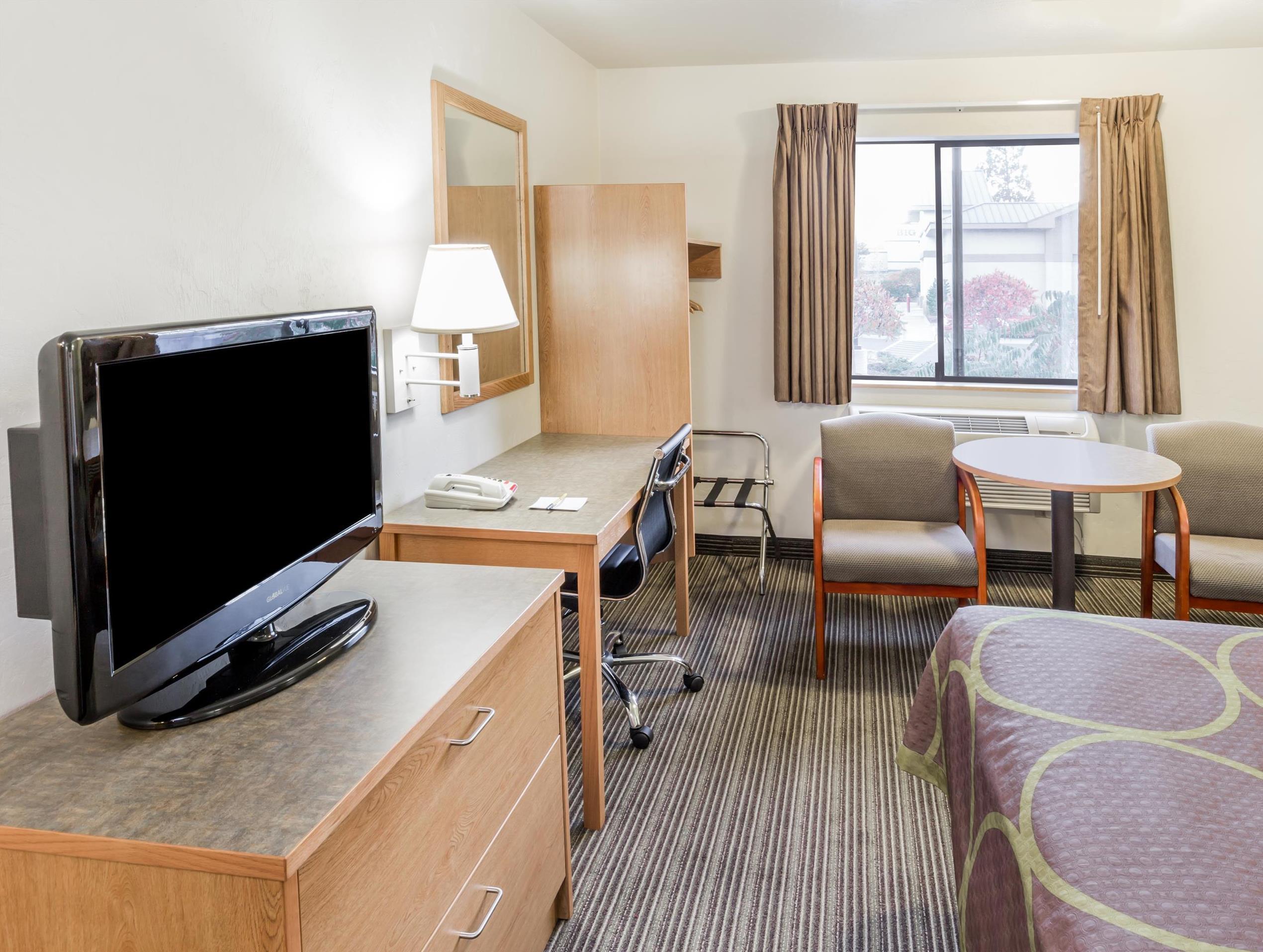 Super 8 By Wyndham Bend Hotel Ngoại thất bức ảnh
