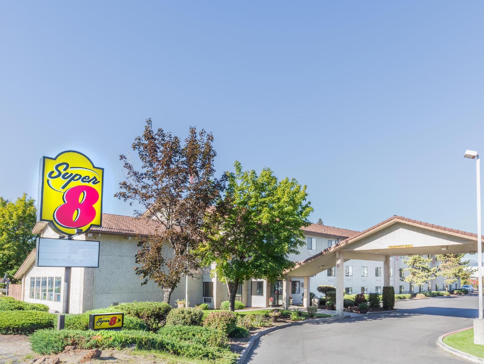 Super 8 By Wyndham Bend Hotel Ngoại thất bức ảnh