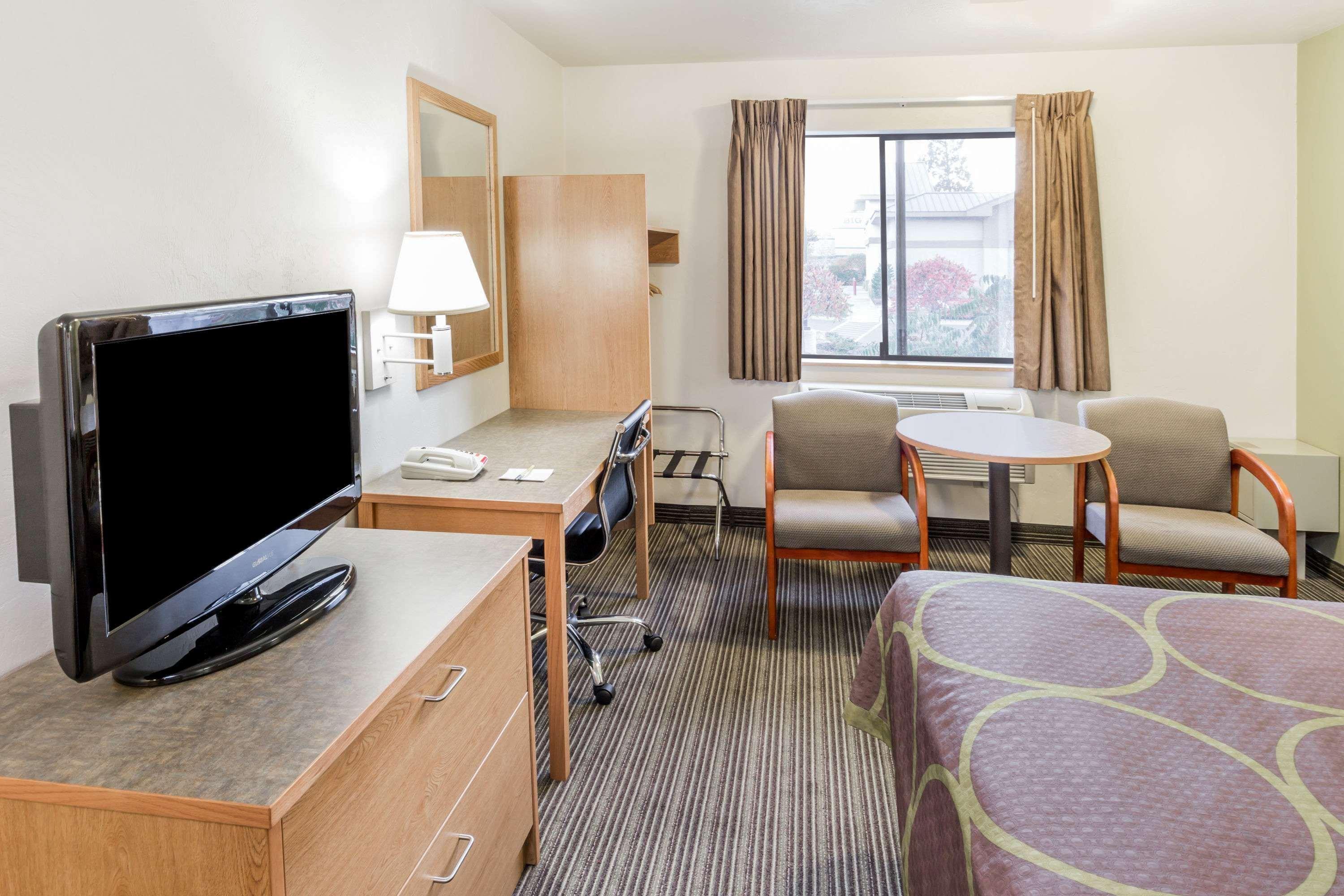 Super 8 By Wyndham Bend Hotel Ngoại thất bức ảnh