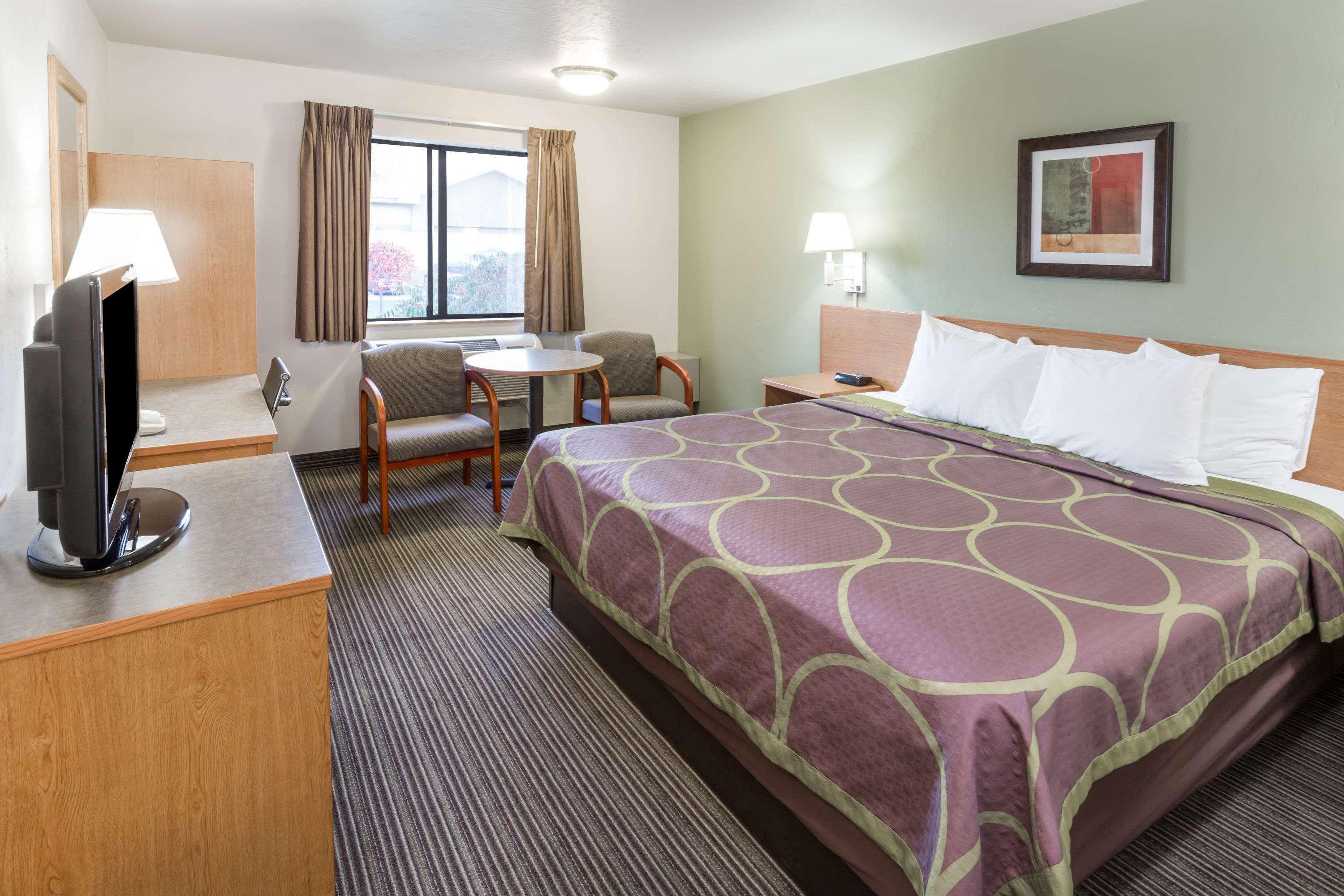 Super 8 By Wyndham Bend Hotel Ngoại thất bức ảnh