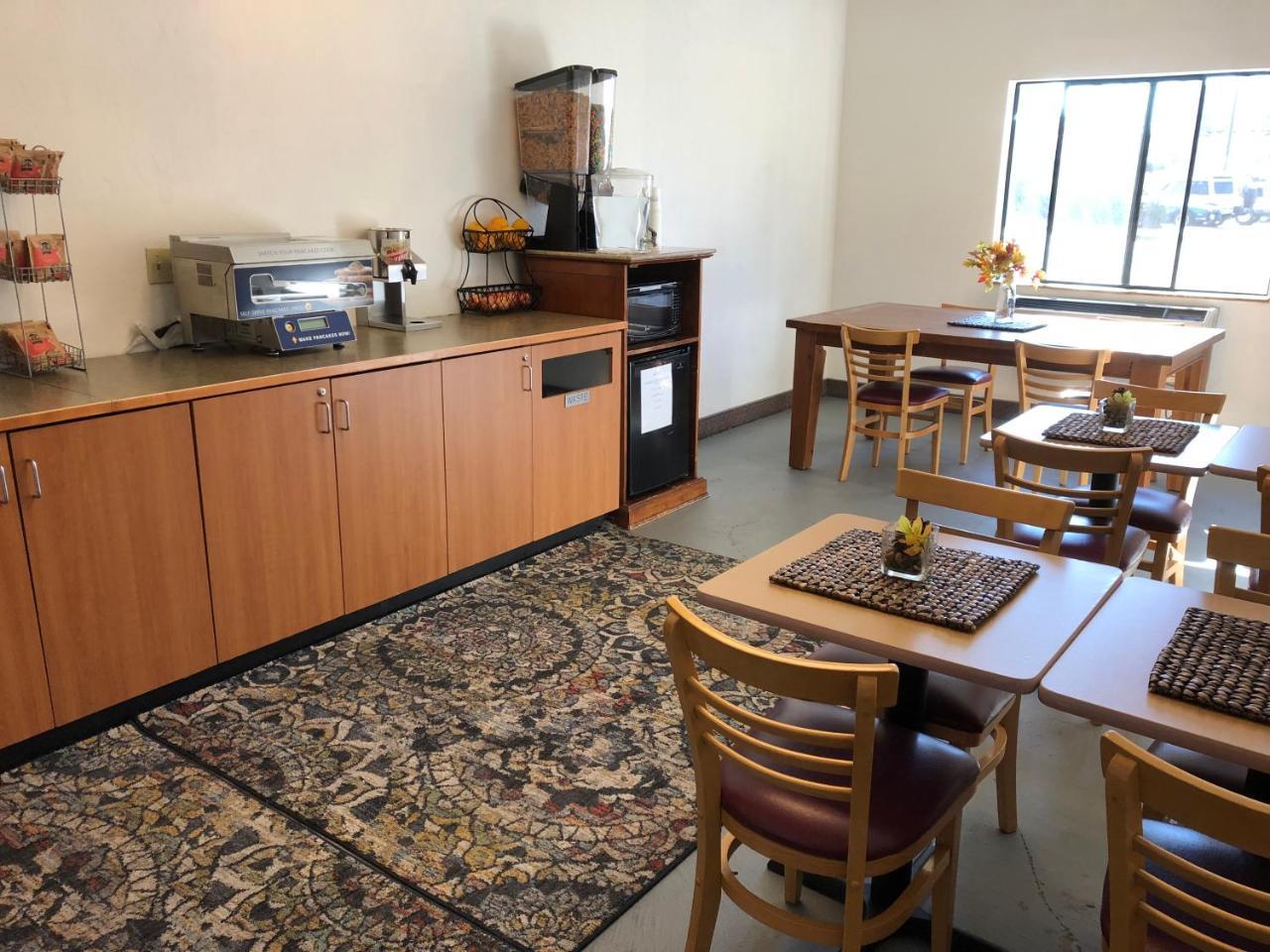 Super 8 By Wyndham Bend Hotel Ngoại thất bức ảnh