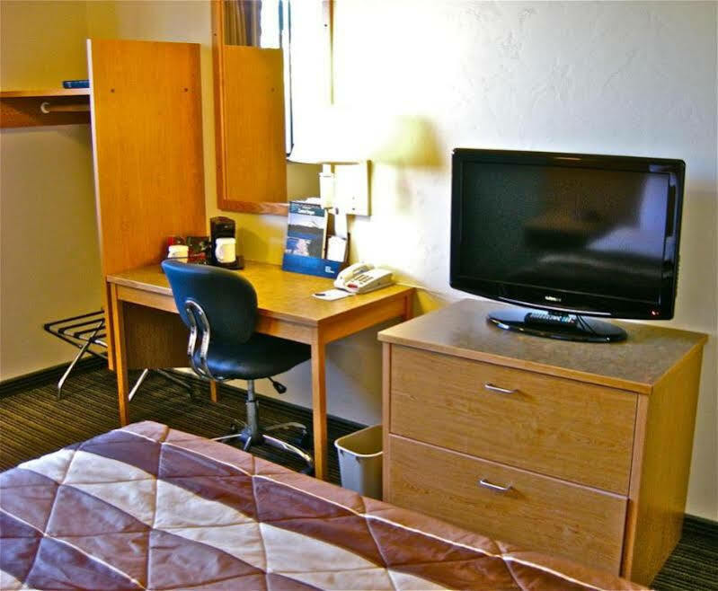 Super 8 By Wyndham Bend Hotel Ngoại thất bức ảnh