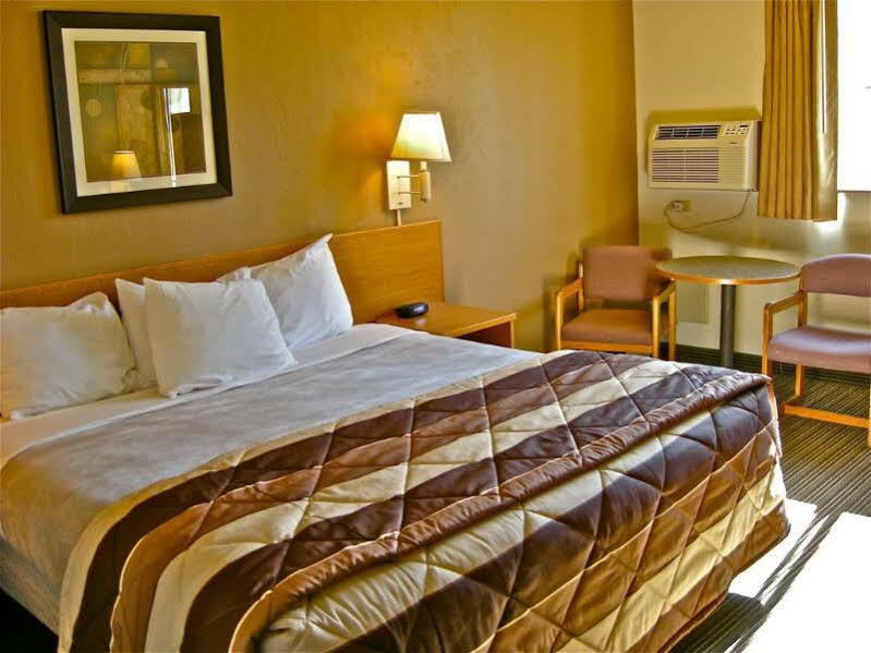 Super 8 By Wyndham Bend Hotel Ngoại thất bức ảnh